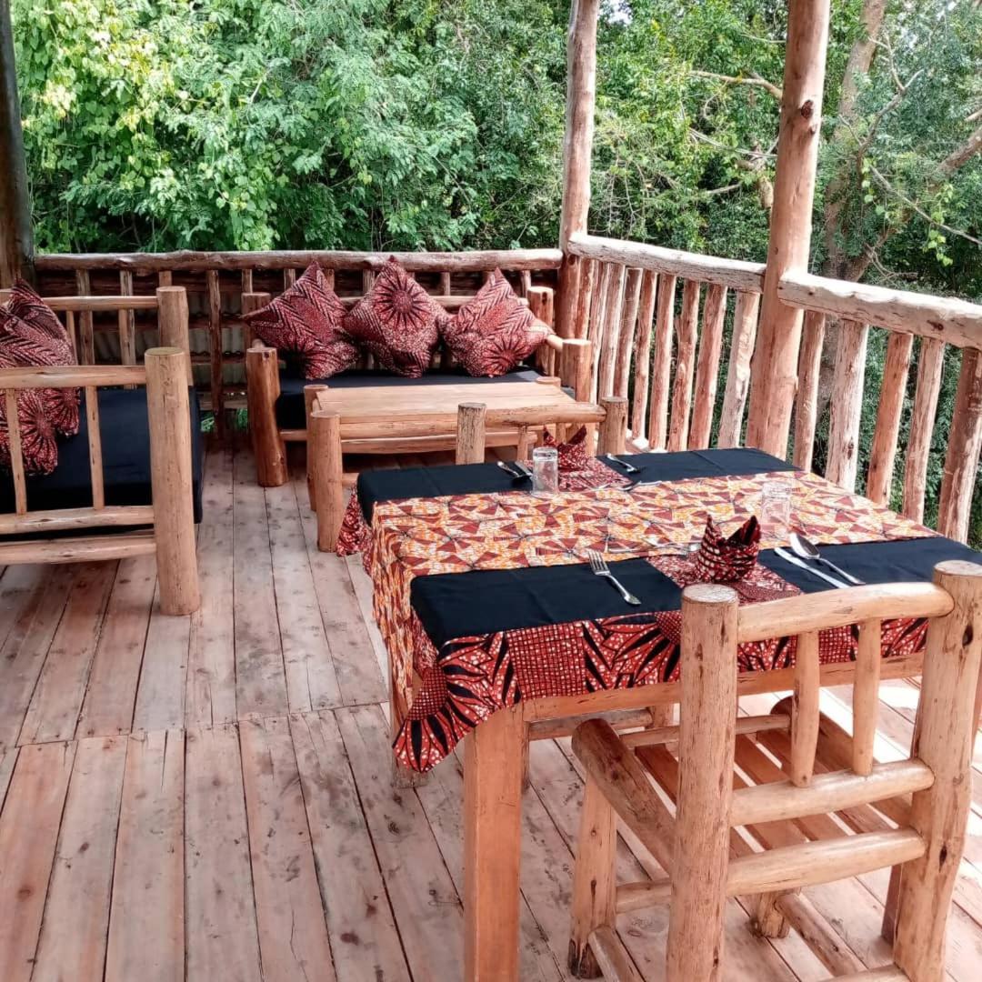 Murchison Giraffe Camp Hotel Paraa Екстериор снимка